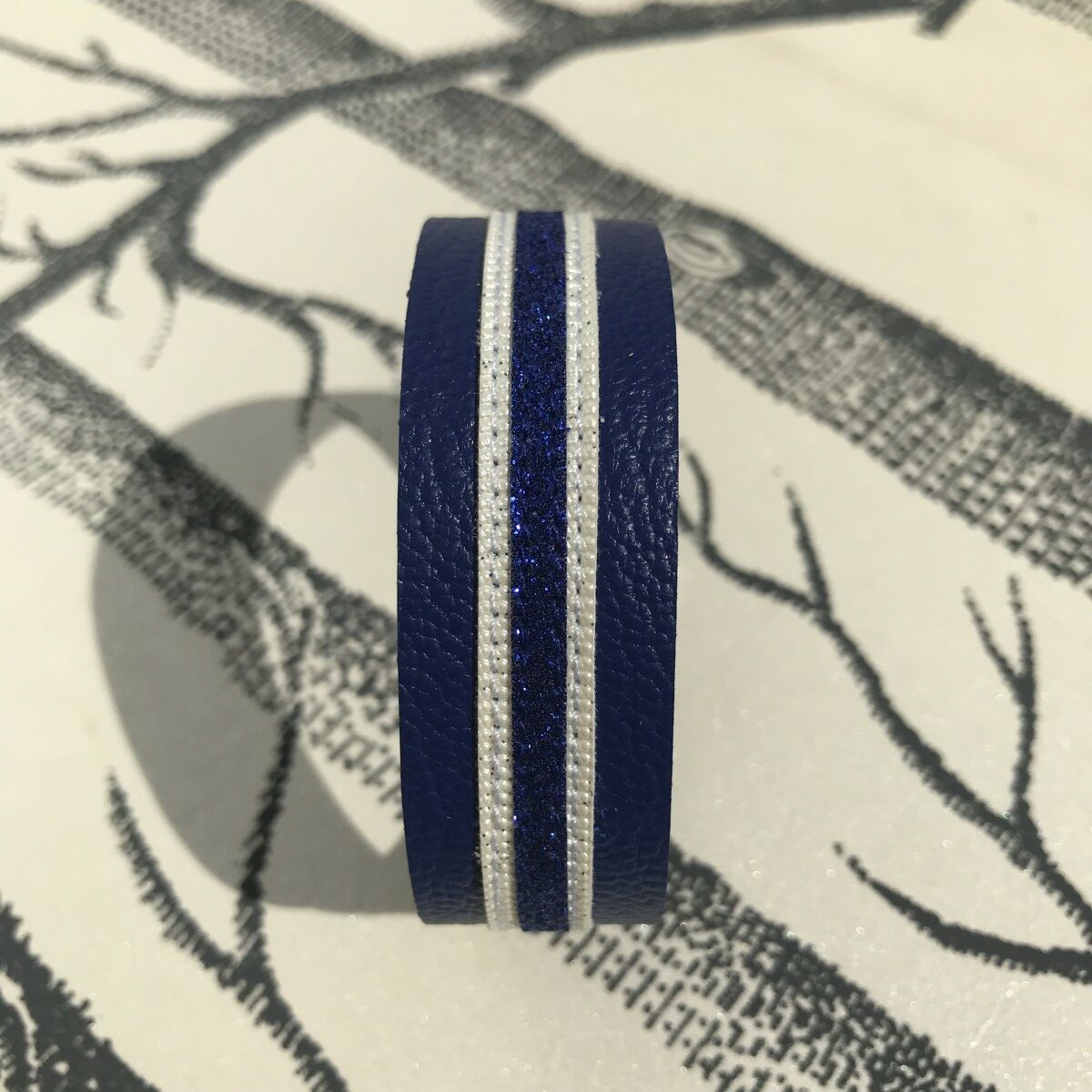 bracelet cuir grainé bleu paillettes fermoir aimant