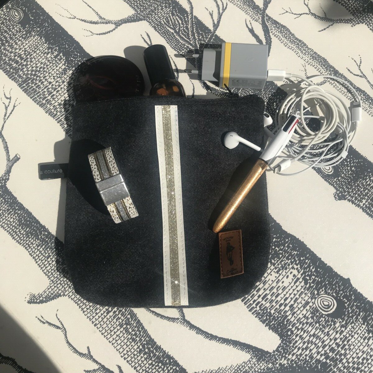 trousse feutre de laine simili cuir swarovski blanc