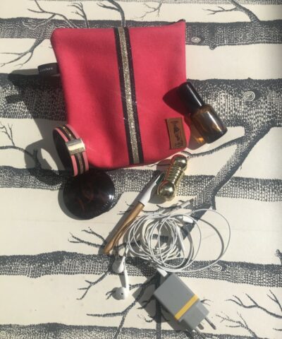 trousse feutre de laine galon paillettes noires fushia bracelet cuir rose paillettes or