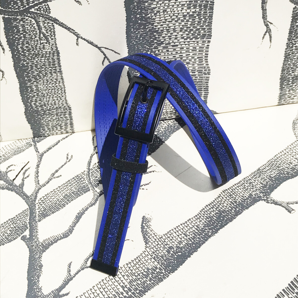 ceinture biothane bleu roi a paillettes noires bleu roi