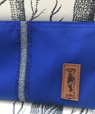 pochette de ceinture pour telephone equitation bleu roi paillettes bleu grises détail