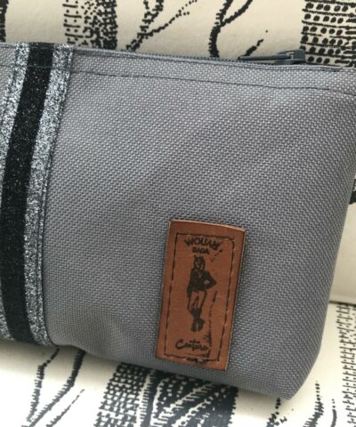 pochette de ceinture pour téléphone équitation grise paillettes grise noire détail