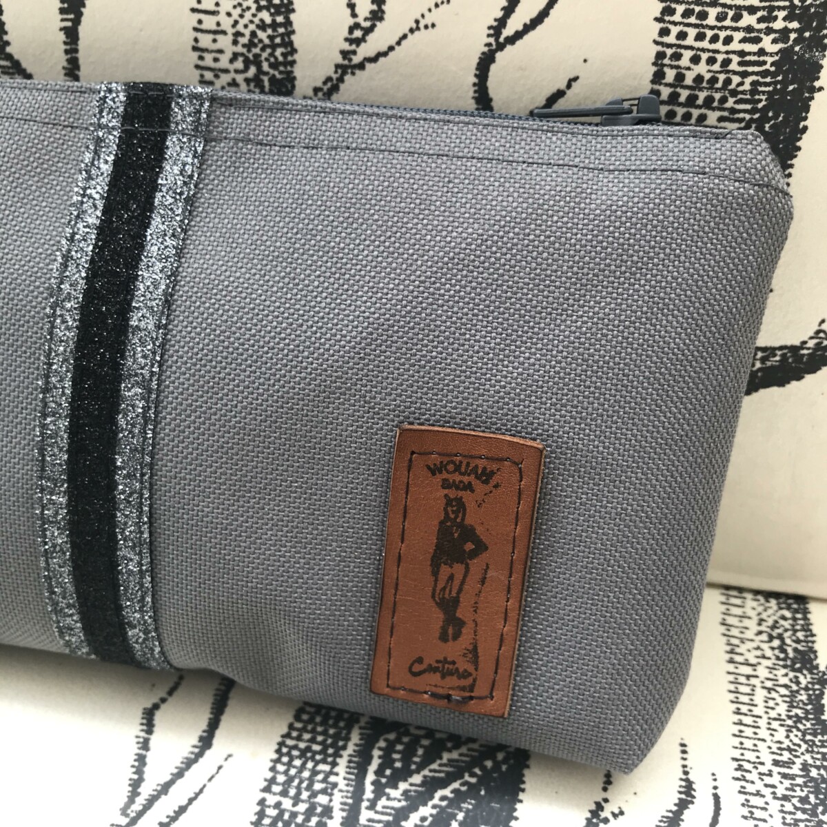 pochette de ceinture pour téléphone équitation grise paillettes grise noire détail