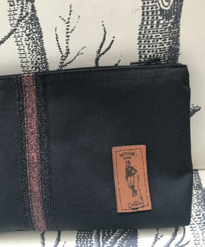 pochette de ceinture pour telephone equitation noire paillettes noires chocolat détail